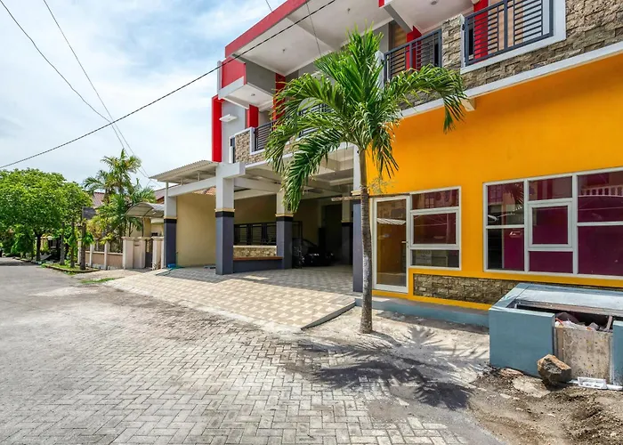 RedDoorz Syariah @ Kertomenanggal Surabaya Hotel